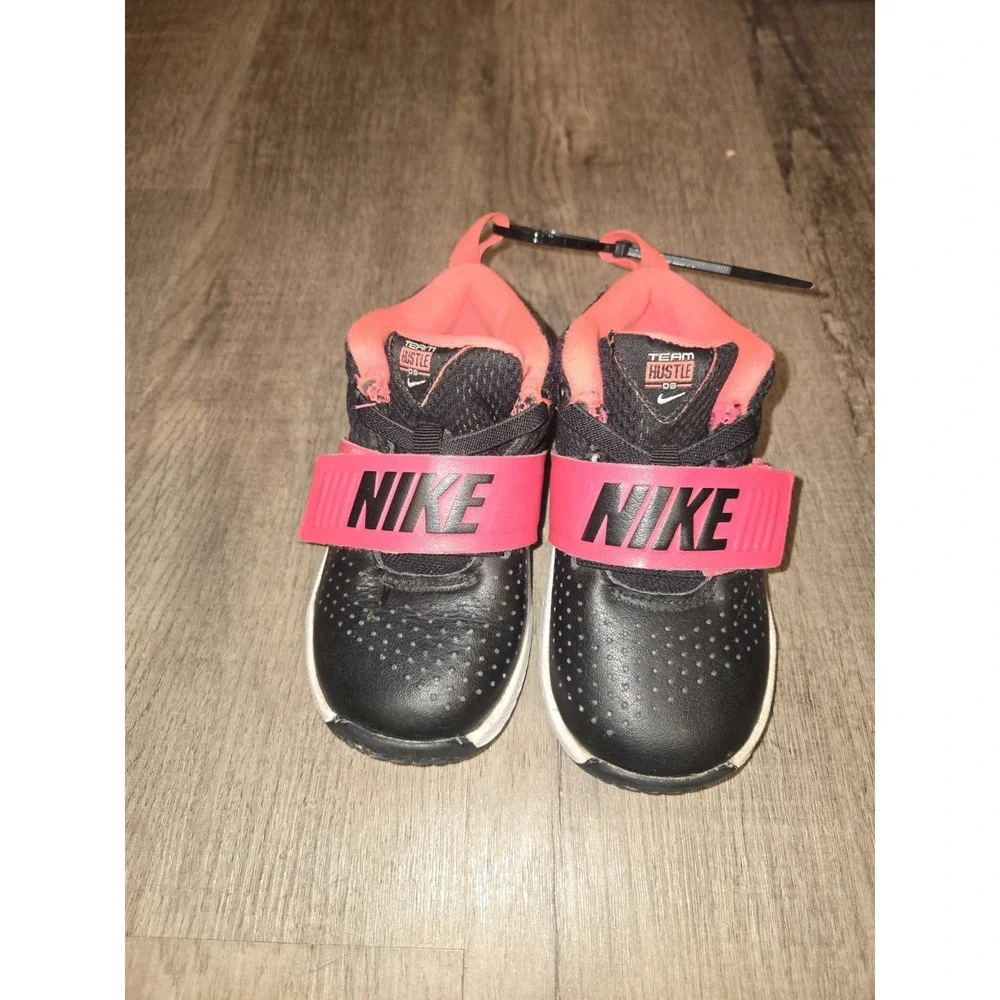 Nike KidsTeam Hustle Basketball Shoe ‎ 881941-002